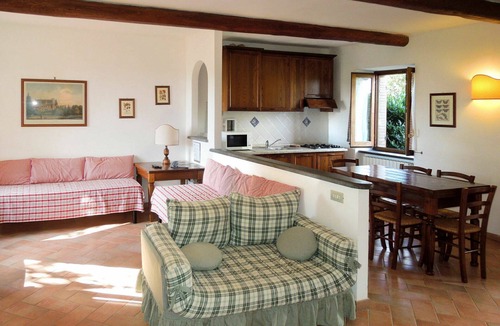 Orvieto Villa | Nice apartment in villa for 6 guests with WIFI, pool, TV, patio, pets allowed and parking