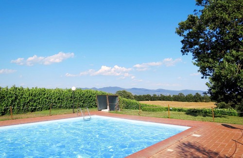 Orvieto Villa | Nice apartment in villa for 6 guests with WIFI, pool, TV, patio, pets allowed and parking