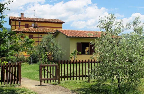Bivio Pozzo House | Nice apartment in villa for 4 guests with WIFI, pool, TV, patio and parking