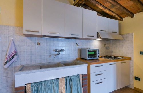 Pescia House | Nice apartment in villa for 6 people with pool, WIFI, TV and terrace