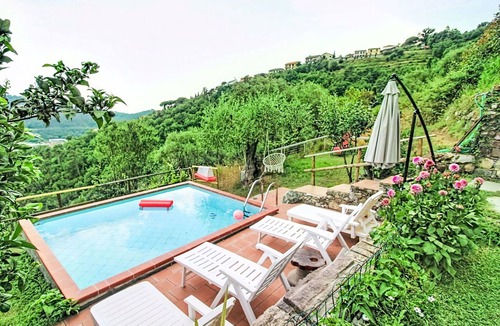 Casarza Ligure Apartment | Nice apartment for 6 people with WIFI, private pool, A/C, TV and terrace