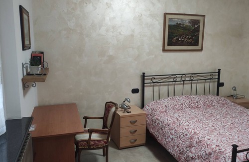 Madone Bed & Breakfast | Nice room, bathroom, outdoor space for the summer. Highway, airport, hospitals