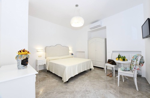 Amalfi Hotel | PALAZZ0 GARGANO AMALFI ROOM WITH TERRACE IN THE HEART OF CITY