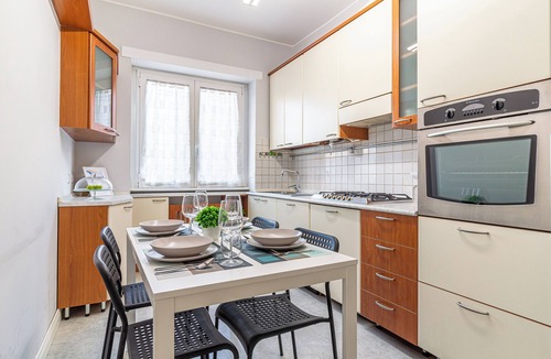 Crescenzago Apartment | Palmanova 125 by Houset