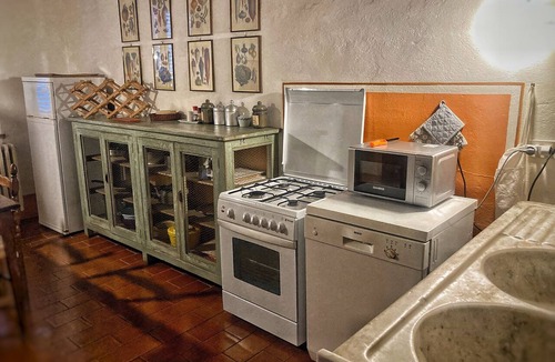 Foiano della Chiana House | Panoramic apartment in old farmhouse. Farm with historic wine cellar.