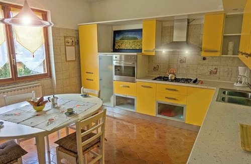 Santa Maria - Rezzonico Apartment | Panoramic balcony vacation apartment Paradiso with lake view on Lake Como