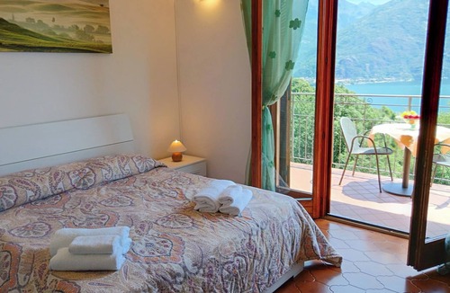 Santa Maria - Rezzonico Apartment | Panoramic balcony vacation apartment Paradiso with lake view on Lake Como