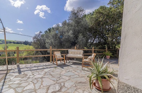 Campagnatico House | Panoramic farmhouse in Maremma with garden and view, pet friendly
