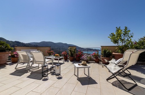 Lerici Apartment | Penthouse Paradiso with Private Pool - mytouristhome