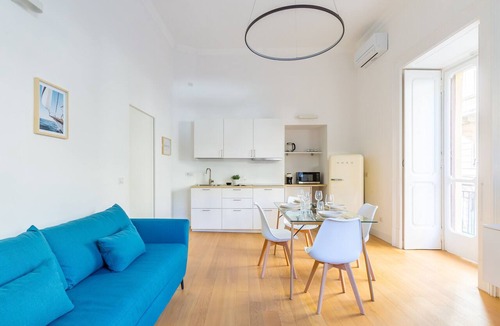 Chiaia Apartment | Piazza Amedeo Stylish Apartment by Wonderful Italy