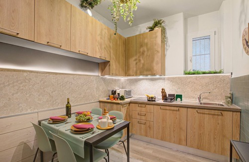 Pineland Apartment | PineHome & Garden - Balcony Apartment w/Mountain Views, Borghetto Santo Spirito, Italy