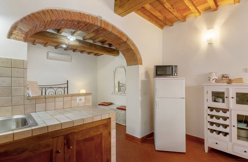 Mercatale Val di Pesa Apartment | Podere Papèra - 'Volpe Flat' Apartment with Mountain View, Wi-Fi and Air Conditioning