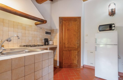 Mercatale Val di Pesa Apartment | Podere Papèra - 'Cavallo Flat' Apartment with Mountain View, Wi-Fi and Air Conditioning