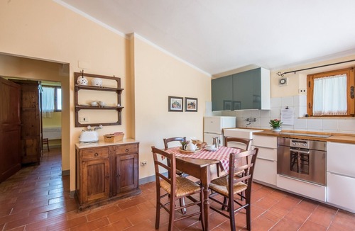 Serre di Rapolano House | Podere Del Pereto Bio-202 Farmhouse with Shared Pool, Private Garden & Wi-Fi