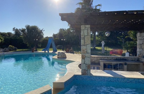 San Vito dei Normanni Villa | Private Villa with large gardens, pool and swim up bar