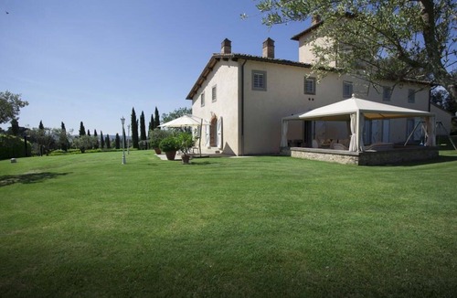 Tavarnelle Val di Pesa Villa | Private Villa with WIFI, hot tub, sauna, A/C, private pool, TV, patio, close to Greve In Chianti