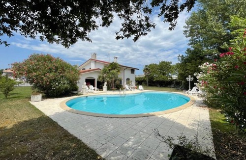Bevazzana Villa | Private multi-family villa with pool and garden