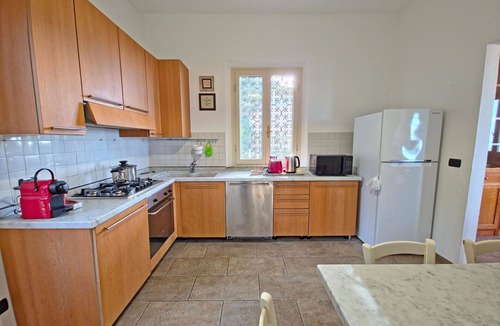 Pietrasanta Villa | Private Villa with A/C, WIFI, TV, terrace, pets allowed, panoramic view, close to Forte Dei Marmi