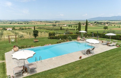 Cortona Villa | Private Villa with WIFI, private pool, A/C, patio, pets allowed, panoramic view, close to Cortona