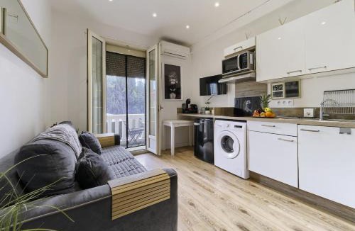 La Californie Apartment | Promenade des Anglais-2 MINS WALK TO BEACH- Charming Duplex -Air Conditioning Wi-Fi