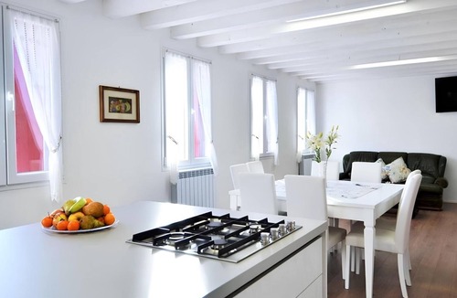 Miane House | Prosecco Hills Holidays: elegante appartamento a 2 piani per gruppi e famiglie