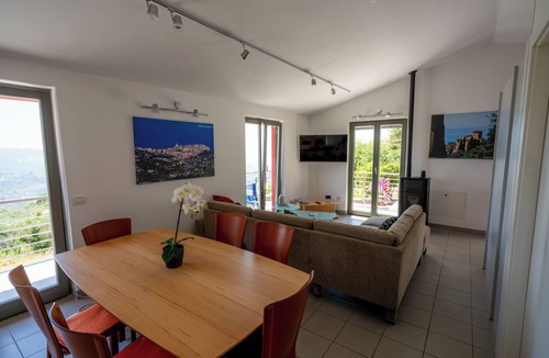 Dolcedo House | Quiet vacation home with 3 bedrooms for 6 people. WLAN. Climate. Very clean.