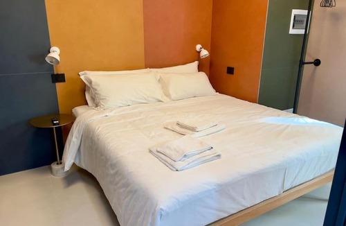 Ponte Seveso Apartment | Rainbow Colorful Studio by Central Station