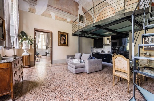 Matraia Apartment | Raphael Brigth Apartment in Historical Villa in Lucca