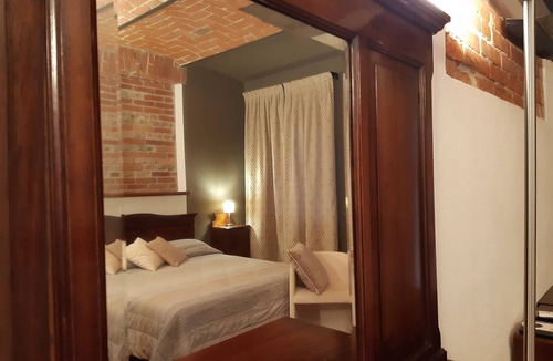 La Morra House | Red Wine - Guest House