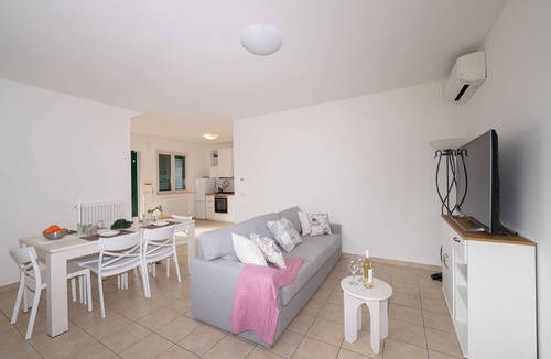 Civitanova Marche Condo | Residenza OroVerde | Private Pool & 11 Guests