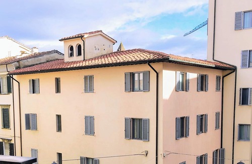 Pisa City Centre Apartment | River and Tower Pisa. Apartment in the heart of the Lungarni near Leaning Tower