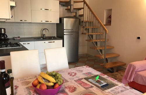 Cassone House | ROMANTIC 2-BEDROOM COTTAGE (both with double beds) near the beach, with garage, TV, and bicycles.