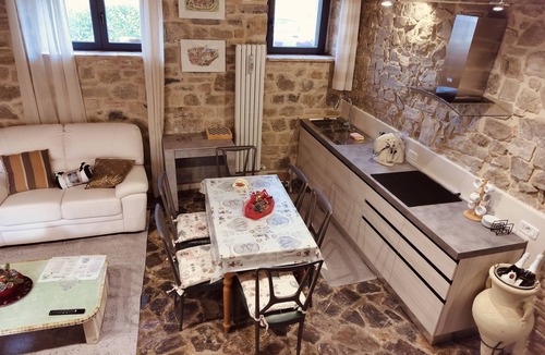 Montenero Apartment | Romantic Stone Loft: Bathtub in Room and Charm 1800, nature and relaxation