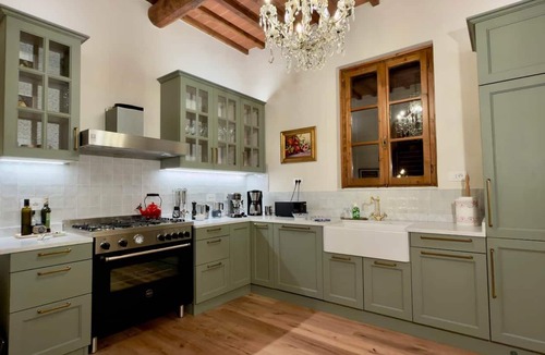 Ferretto House | Romantic Vineyard Farmhouse near Cortona