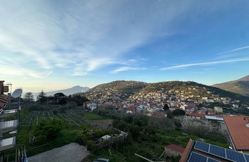 Piazza-Tralia-Pendolo Apartment | Room 'Camera Amalfi Con Vista Montagna' with Mountain View, Wi-Fi and Air Conditioning