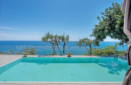 Caprioli Apartment | Room 'Camera Orizzonte Vista Mare' with Sea View, Wi-Fi and Air Conditioning