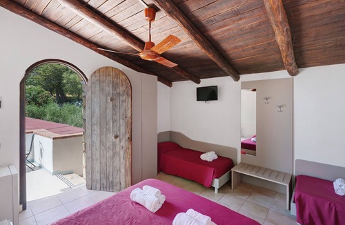 Caprioli Apartment | Room 'Camera Tramonto Vista Mare' with Sea View, Wi-Fi and Air Conditioning