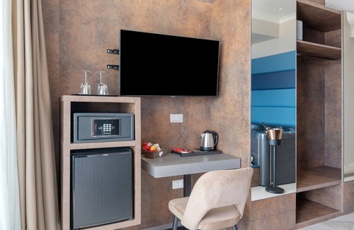 San Ferdinando Apartment | Room 'Junior Suite Vista Mare' with Balcony, Wi-Fi and Air Conditioning