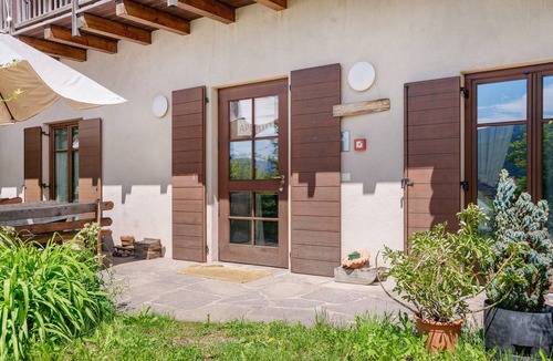 Sant'Orsola Terme Apartment | Room 'La Gemma - Stanza Dei Colori' with Mountain View, Shared Garden and Wi-Fi