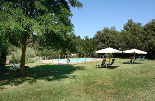 Citta della Pieve Apartment | Room 'La Malva - La Cerretola' with Shared Pool, Shared Garden and Wi-Fi