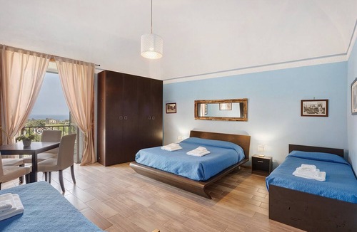 Meta Apartment | Room 'Maruzzella' with Shared Terrace, Wi-Fi and Air Conditioning
