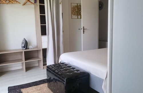 Saint Pierre de Feric Bed & Breakfast | Room N°1 Privée & SDB｜Villa au Calme & Parking - Chez Benny