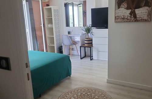 Saint Pierre de Feric Bed & Breakfast | Room N°2 Privée & SDB｜Villa au Calme & Parking - Chez Benny