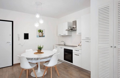 Varazze Apartment | Rosa Corallo Deluxe – Historic Center Apartment with Wi-Fi and Air Conditioning