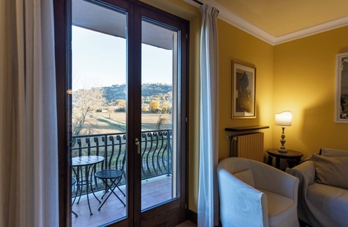 Sferracavallo Apartment | Rose Corner House