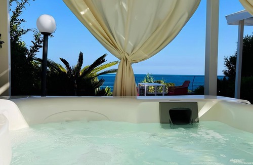 Castro Marina Villa | Rotunda by the Sea - Castro Marina - Luxury Holiday Rental Directly by the Sea