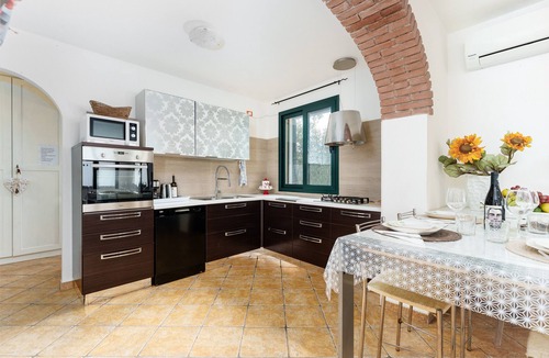 Cala Liberotto Villa | Rustic Villa, Air Conditioning and Beautiful Garden