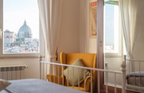 Vatican Apartment | Saint Peter View