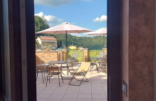Monticello d'Alba Apartment | Salt Crystals - Rocche di Montexelo · Slow Stay in Langhe & Roero