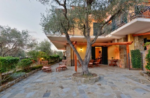 Santa Maria di Castellabate Villa | Saracena with private patio, near the swimming pool